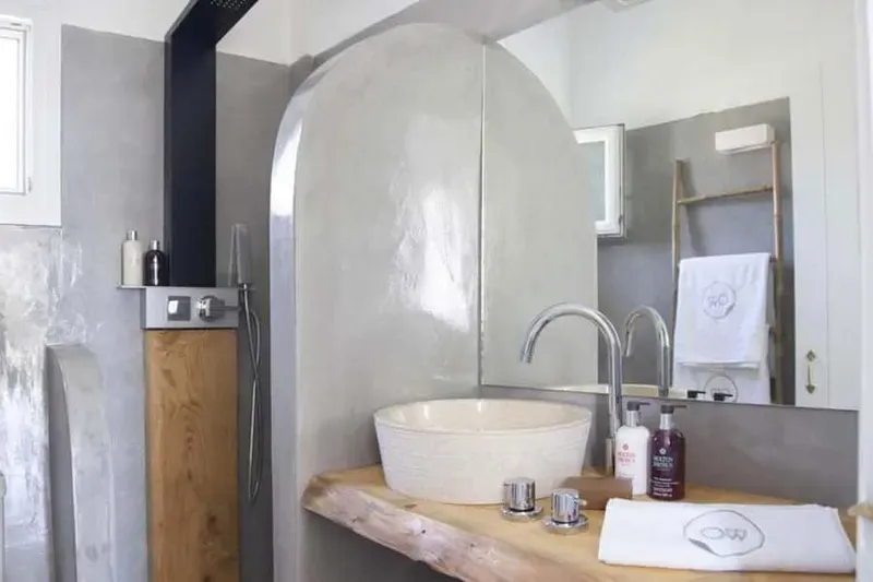 Suite bathroom with rainfall shower and premium fittings