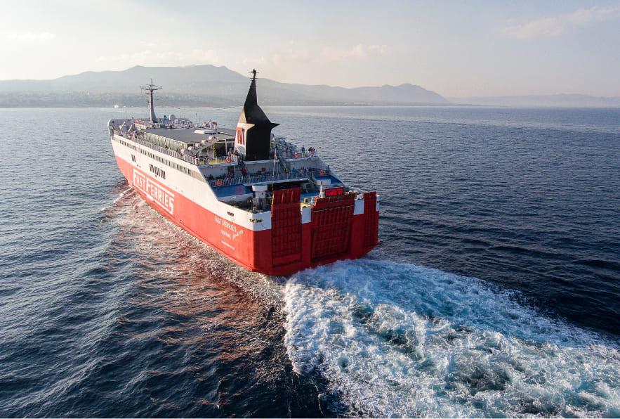 Πλοίο της Fast Ferries στη γραμμή Ραφήνα-Άνδρος, αεροφωτογραφία τη χρυσή ώρα