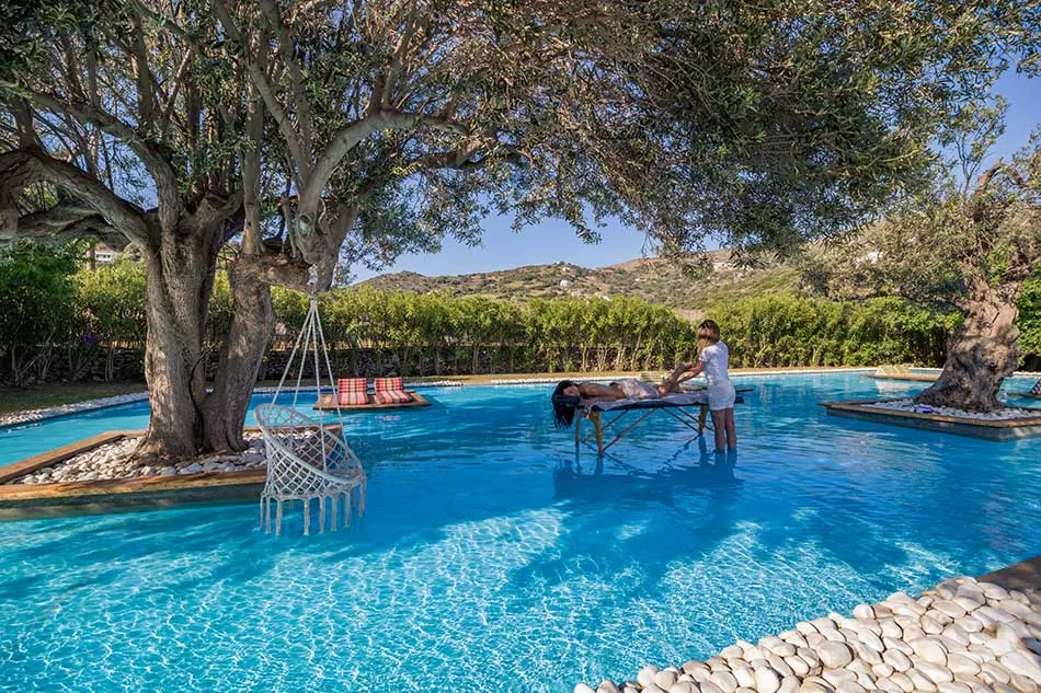 Pool Lounge