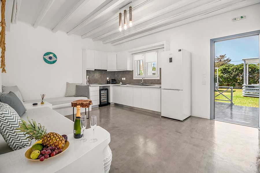 Luxury suite with private jacuzzi at Ow Andros