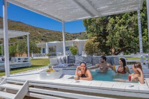Family Cycladic Luxury Suite &#038; Private Whirlpool Kiosk